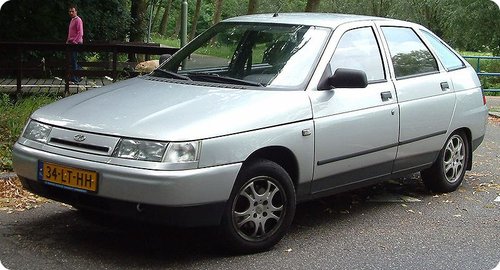 FileLada 112 wiki1 Top 15 des voitures les plus laides (à un moment)