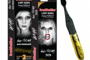 lady-gaga-brosse-dent