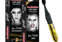 lady-gaga-brosse-dent