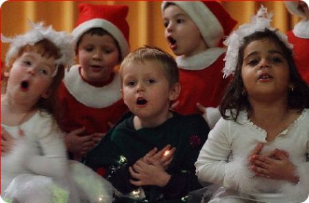 Children02.jpg, aoû 2008 .Children02 m Top 12 des chansons avec pleins de chtis nenfants qui chantent à lintérieur