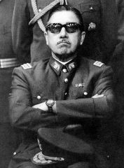 Top 6 des Pino quon naimerait pas avoir à sa table pour dîner Augusto Pinochet