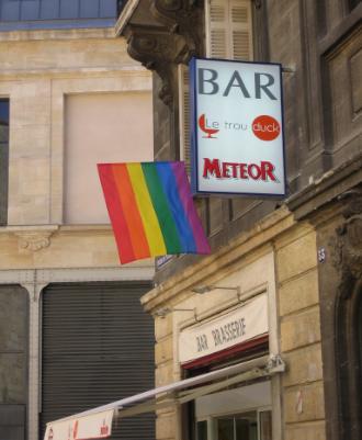 DEVANTURE Le Trou Duck Top 10 des jeux de mots pourris sur les devantures des magasins