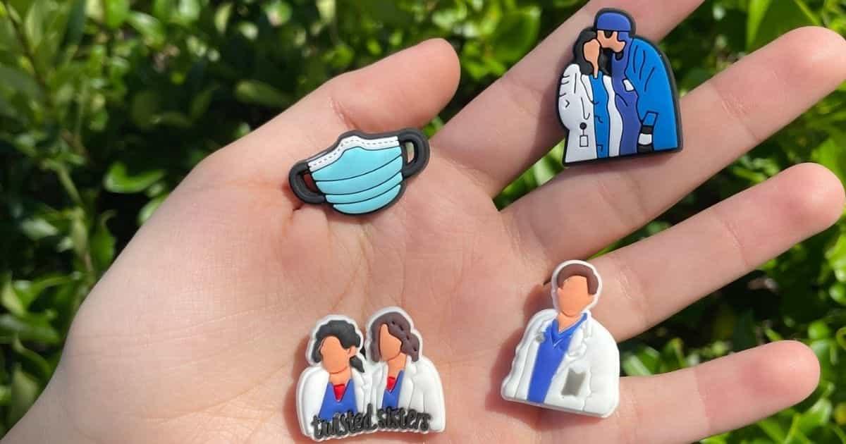 Des Jibbitz de crocs Grey’s Anatomy